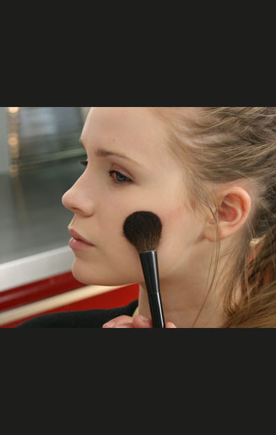 Appliquez votre blush en images