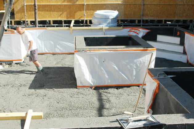 Un îlot central au coeur de la piscine