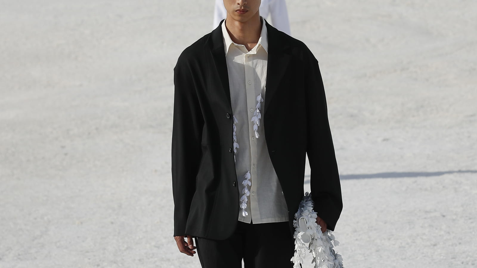 Look 16
