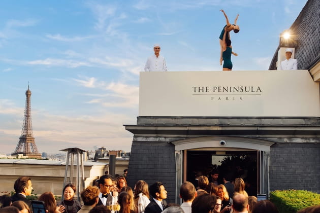 Les danseurs du Ballet de l'Op&eacute;ra de Paris &agrave; la Summer Party du Peninsula Paris