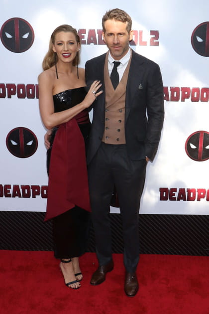 Blake Lively en robe crayon à sequins