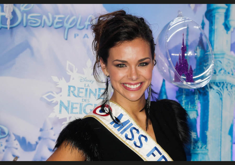 Marine Lorphelin, sophistiqu&eacute;e avec son chignon loose