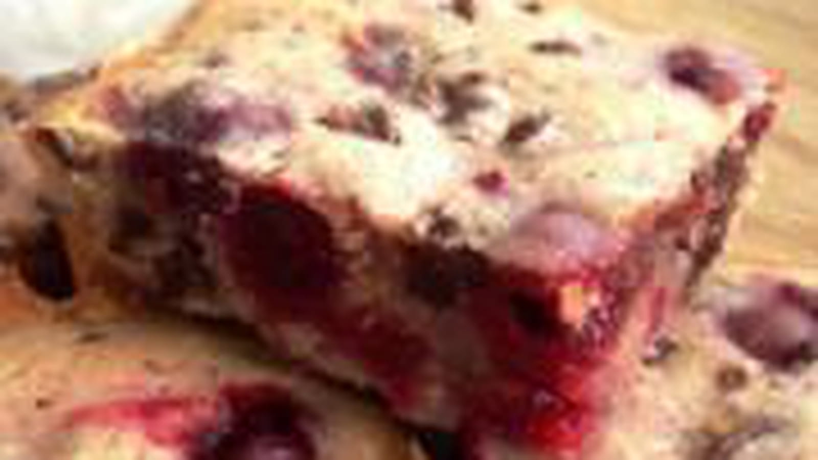Blondie aux cerises et au chocolat noir