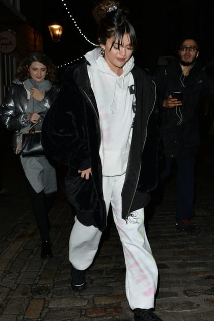 Selena Gomez en jogging oversize