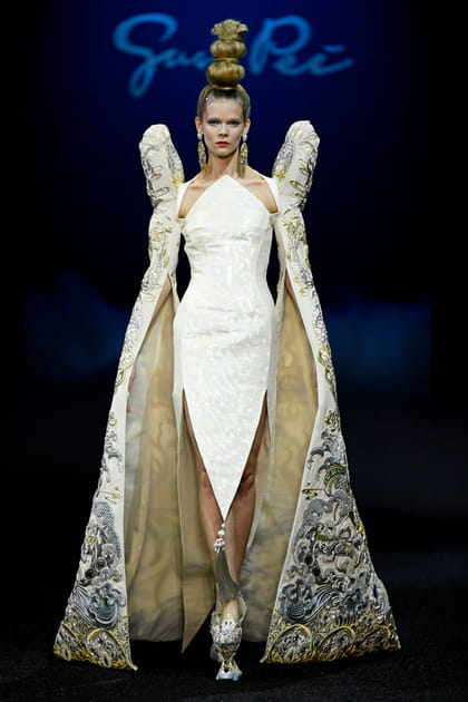 D&eacute;fil&eacute; Guo Pei