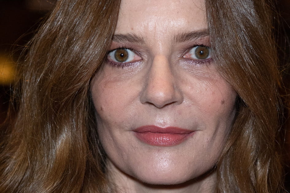 Le regard rose m&eacute;tallis&eacute; de Chiara Mastroianni