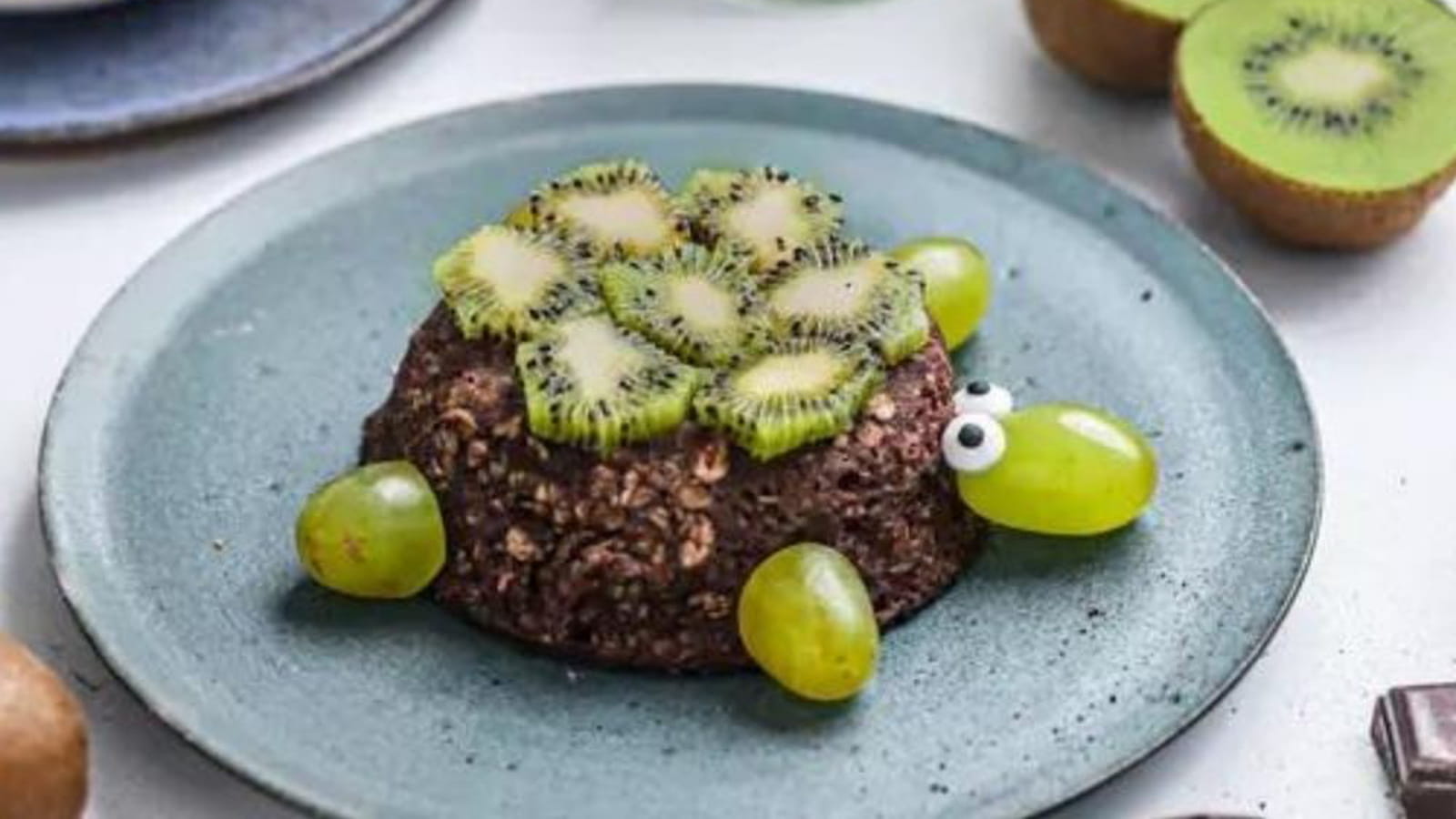Kiwi bowl cake