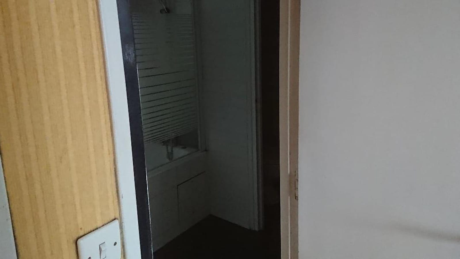 Salle de bains studio 1 avant 