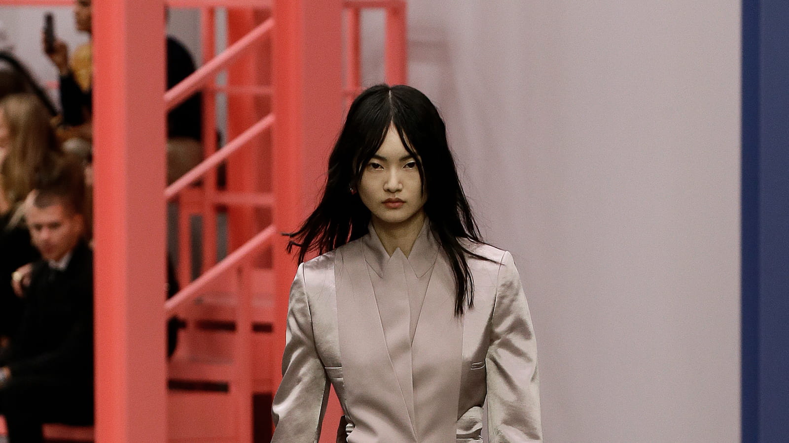 Look 60 