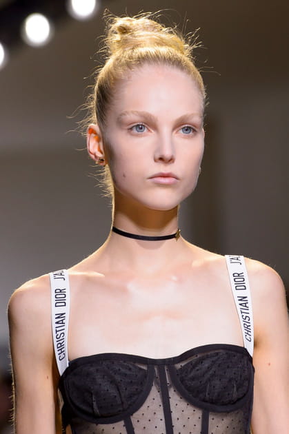 Les bretelles &agrave; message du d&eacute;fil&eacute; Christian Dior