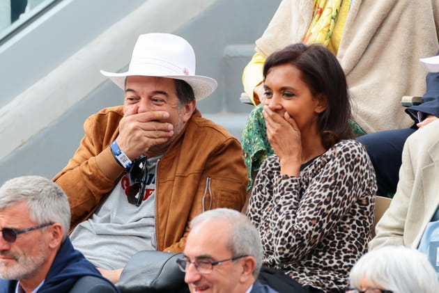 Stéphane Plaza et Karine Le Marchand pouffent de rire à Roland Garros