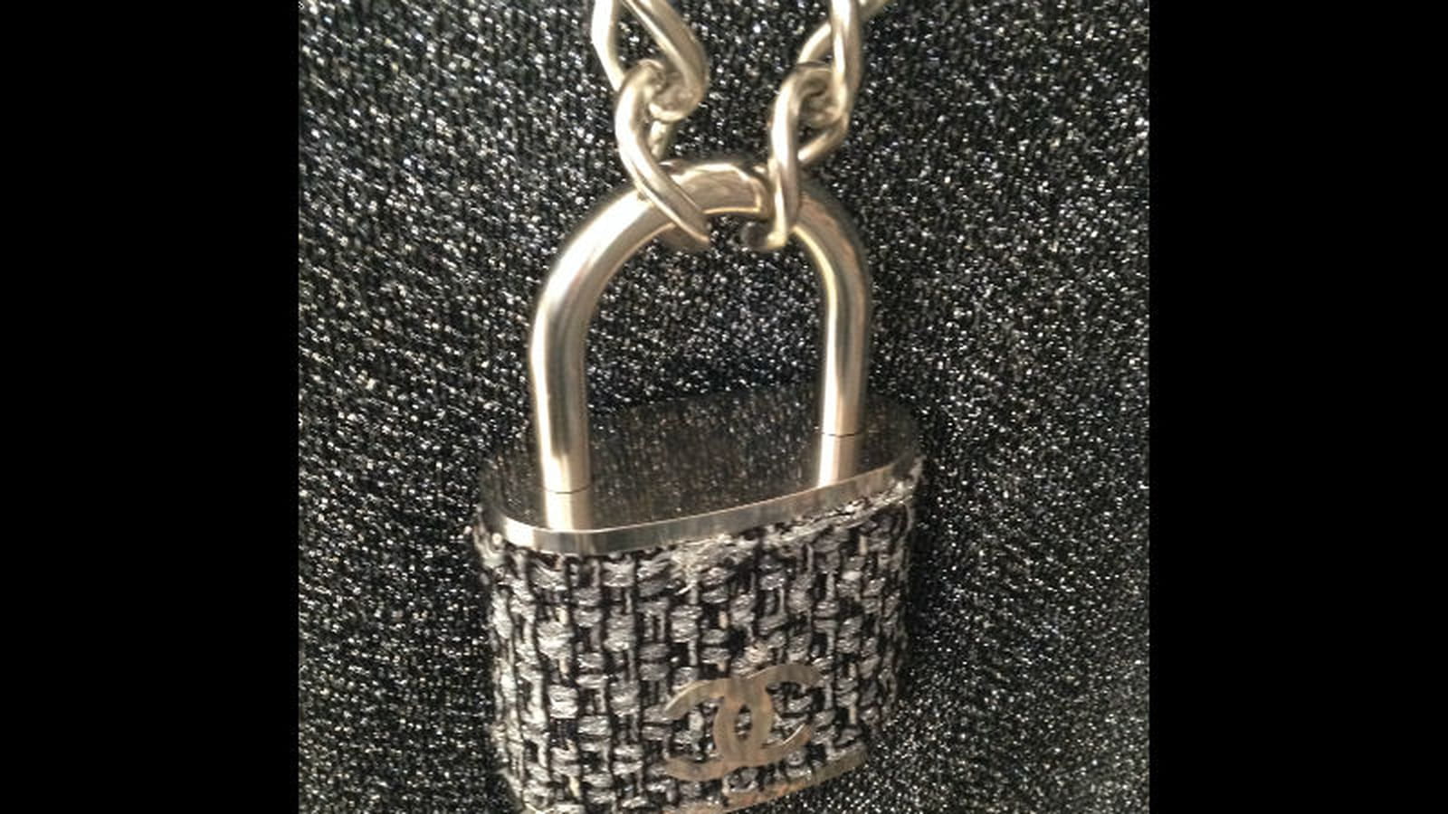 Un cadenas tweedé ou l'accessoire chic et décalé
