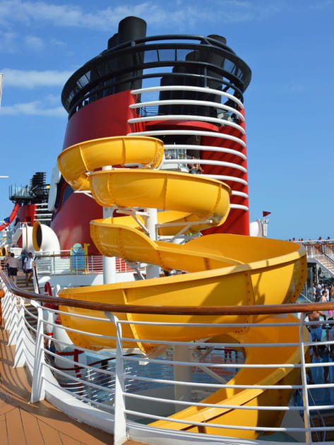 Un toboggan pour les plus jeunes