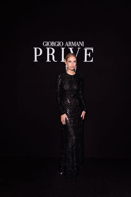 Leonie Hanne au d&eacute;fil&eacute; Giorgio Armani Priv&eacute;