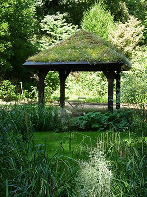 Une halte rafraîchissante sous le kiosque de la mare sèche