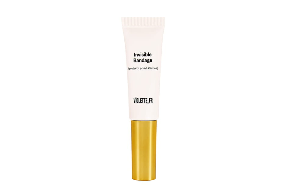 Cette base de maquillage traite et prot&egrave;ge des imperfections