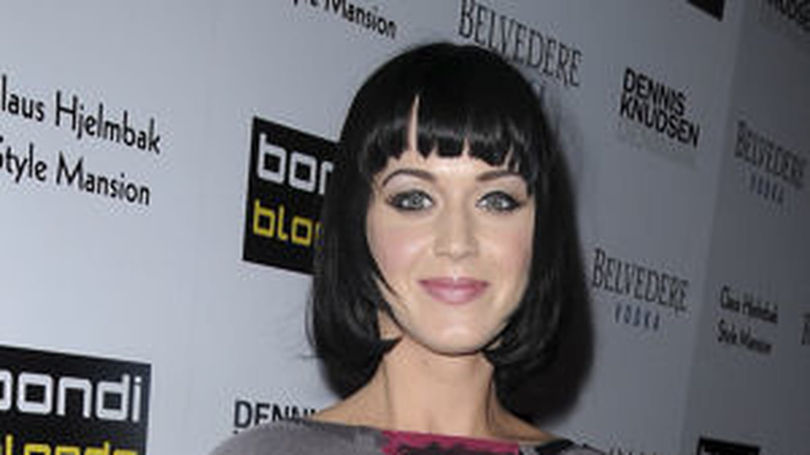 La poitrine volumineuse de Katy Perry