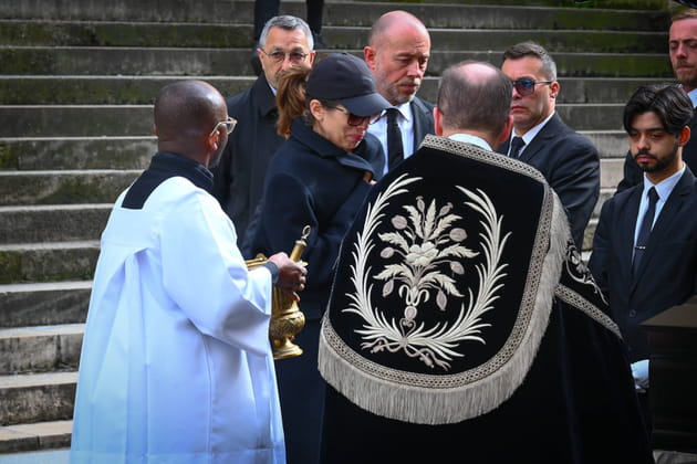 Ma&iuml;wenn, boulevers&eacute;e aux fun&eacute;railles de Jean-Yves Le Fur, "l'amour de sa vie"