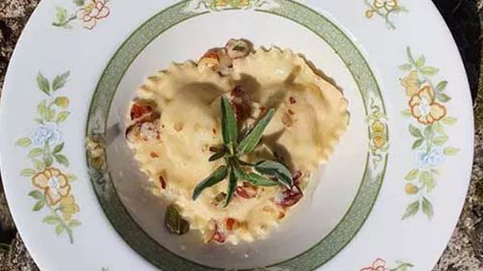 Raviolis aux artichauts feuilles de sauge et parmesan