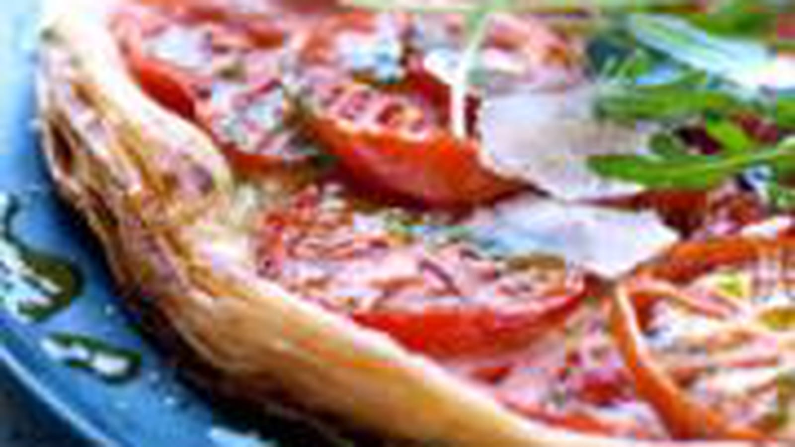 Tarte feuilletée à la tomate, pesto de roquette