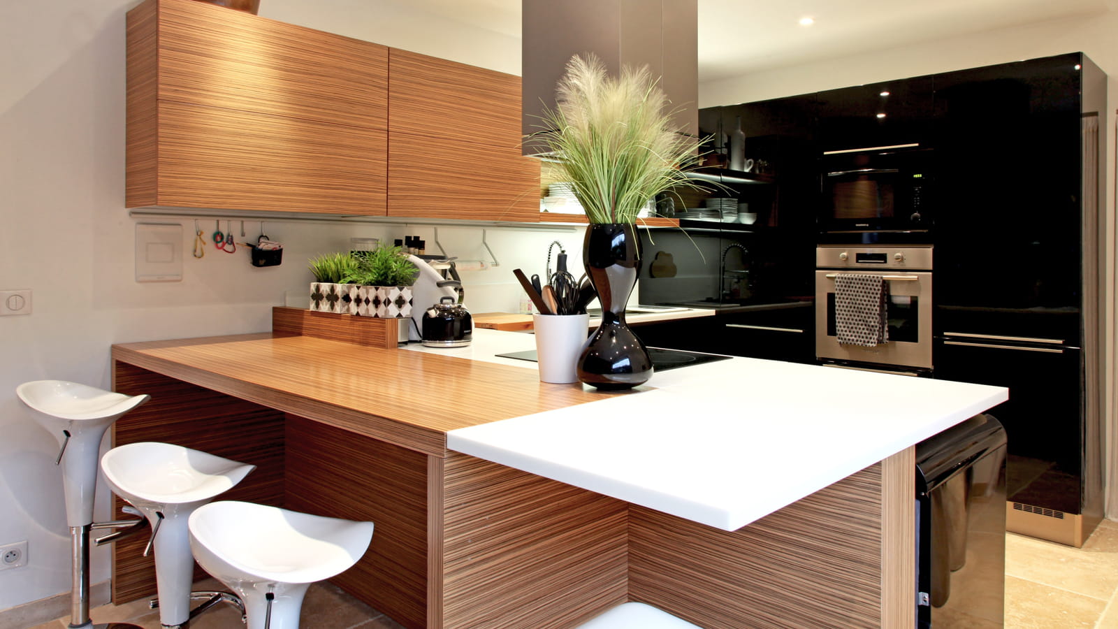 Cuisine noire et bois 