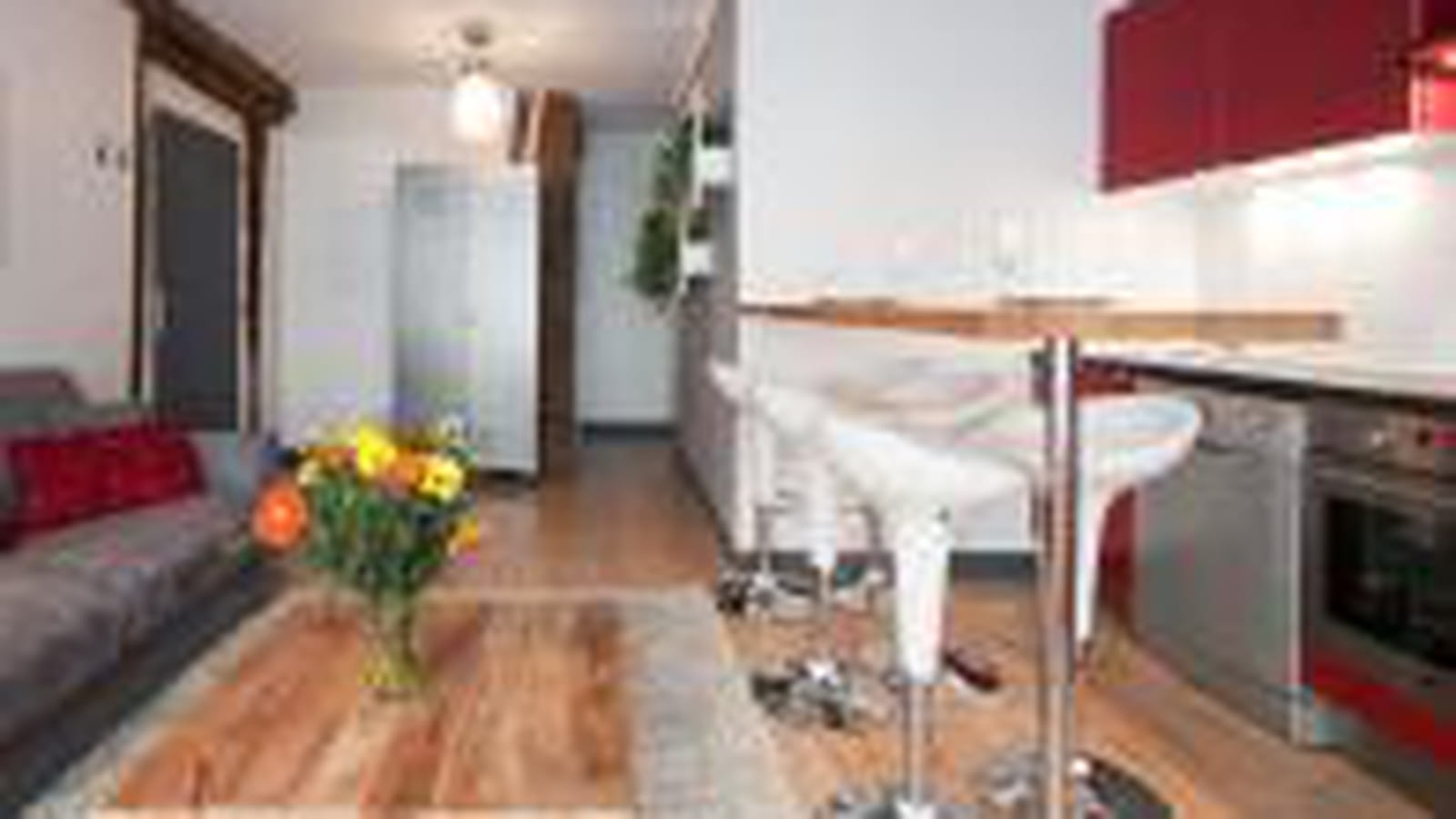 Cuisine ouverte rouge