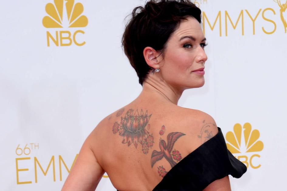 Le tatouage color&eacute; dans le dos de Lena Headey