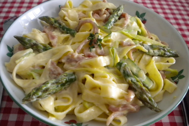 Recette de Pâtes carbonara aux asperges : la recette facile