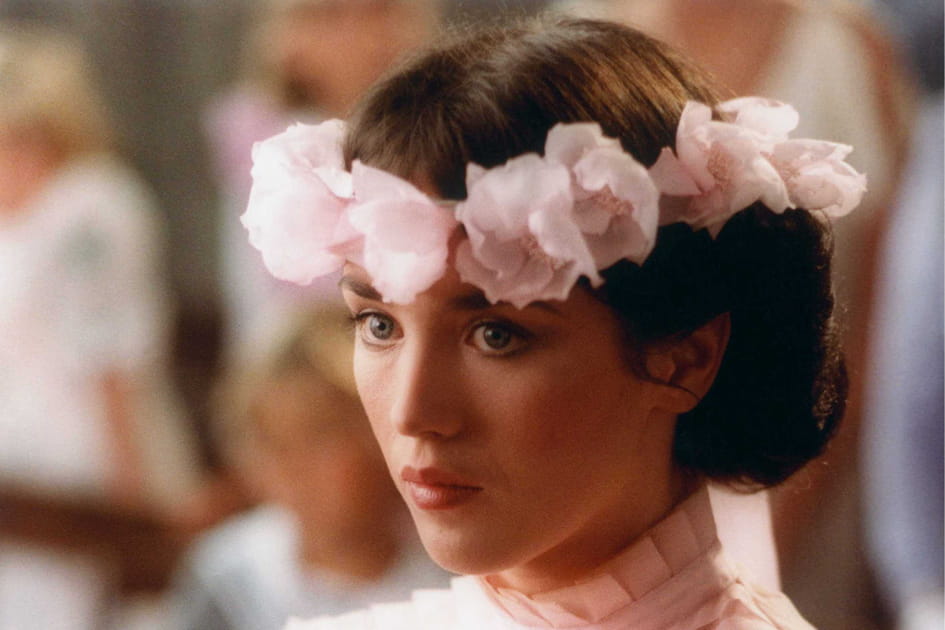 Le chignon bas et la couronne de fleur d'Isabelle Adjani