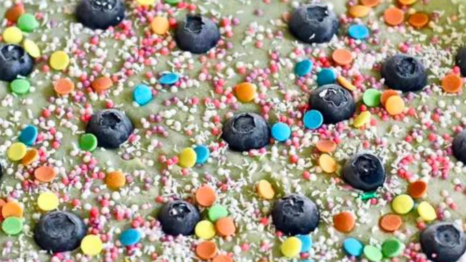 Tablette de yaourt glacé et ses toppings