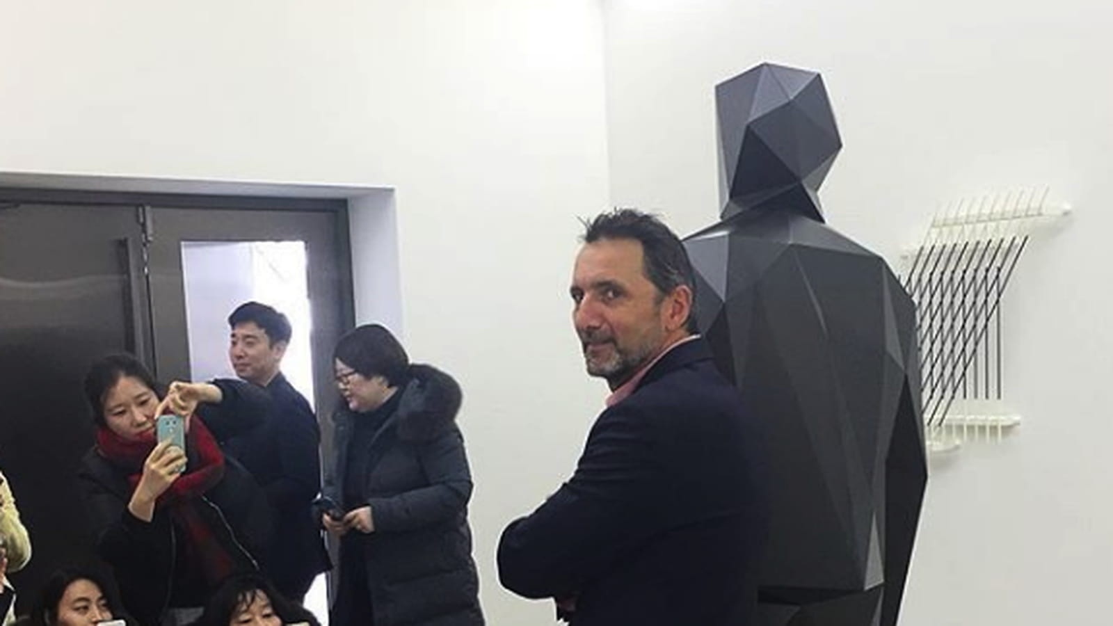 Xavier Veilhan s'expose partout dans le monde et a représenté la France deux fois à la Biennale de Venise