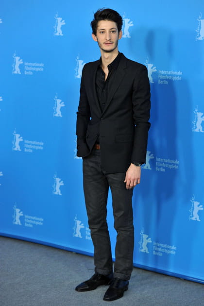 Pierre Niney en total look noir