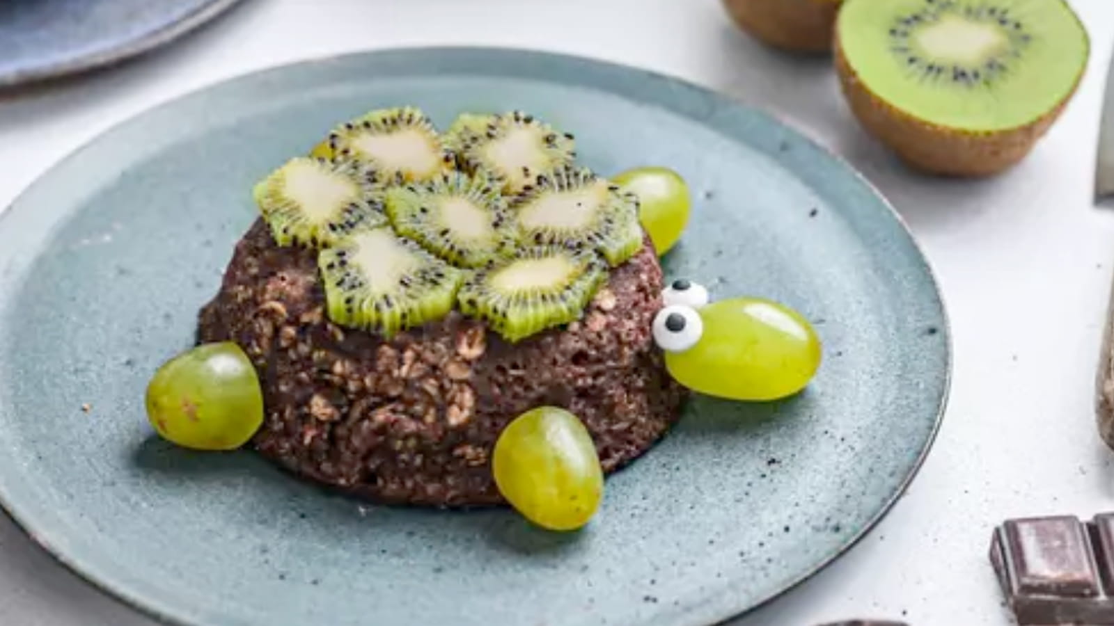 Kiwi bowl cake