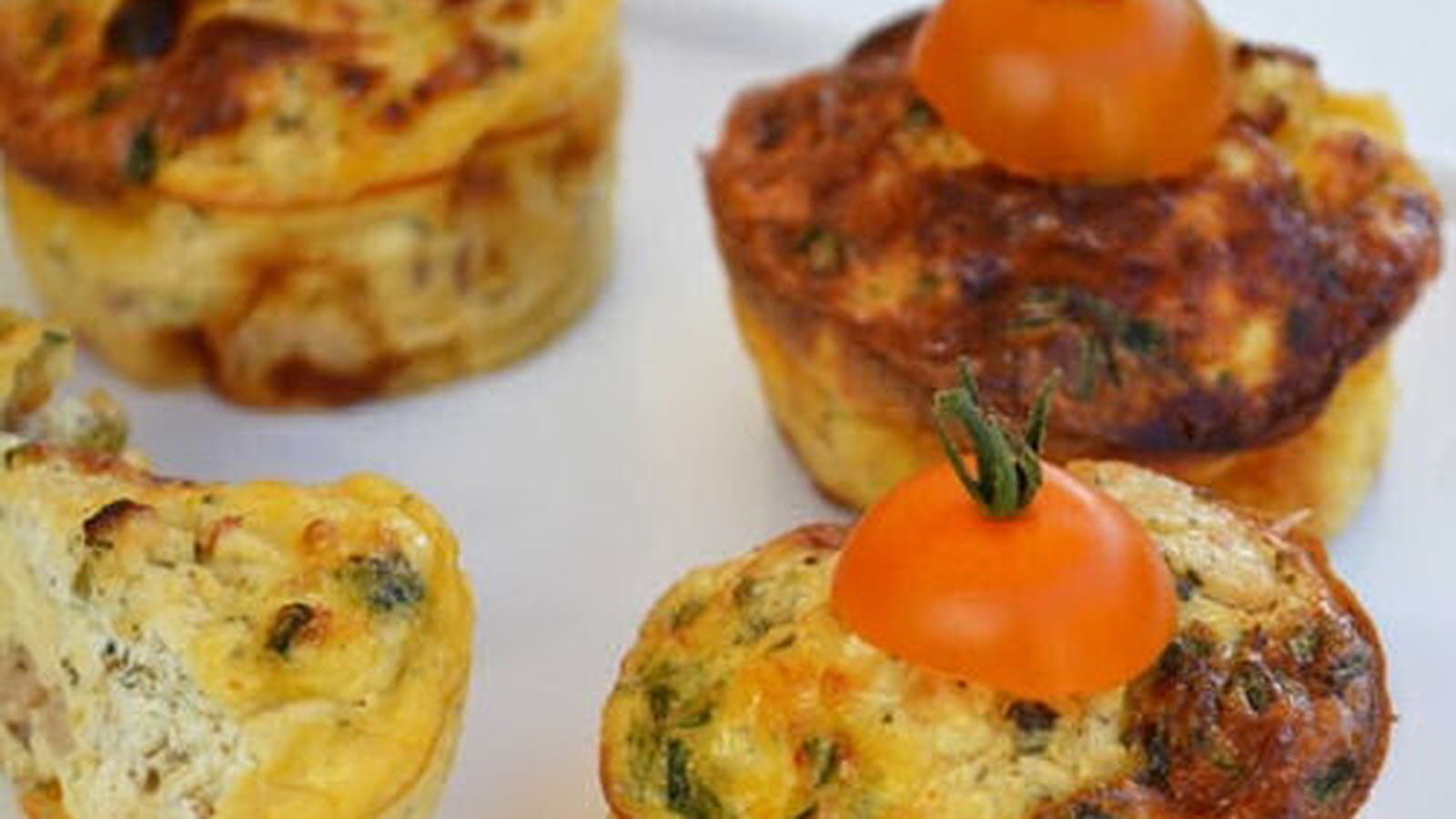 Petites tortillas aux tomates cerise, crevettes grises et fromage Chavroux
