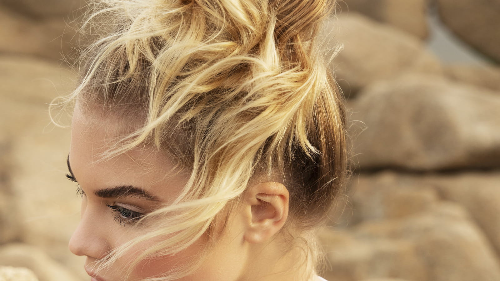 Un chignon savamment décoiffé