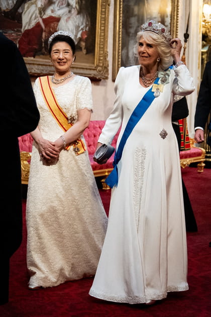 Camilla Parker-Bowles en robe de gala blanche
