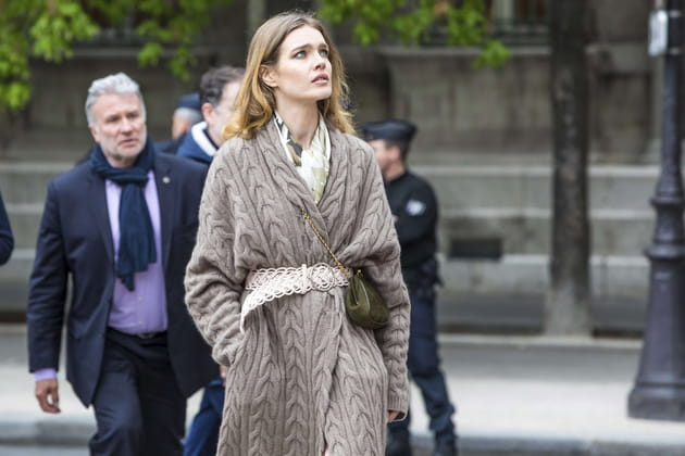 Natalia Vodianova, compagne d'Antoine Arnault, pose un regard attrist&eacute; sur Notre-Dame