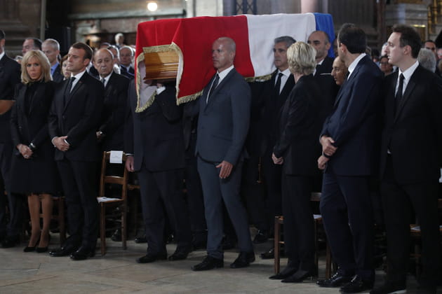 Le cercueil de Jacques Chirac entre dans l'enceinte de l'&eacute;glise