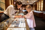 Mère et fille vendaient leurs bijoux sur les marchés et vide-greniers d'Aquitaine, leur marque à 45 millions d'euros est partout
