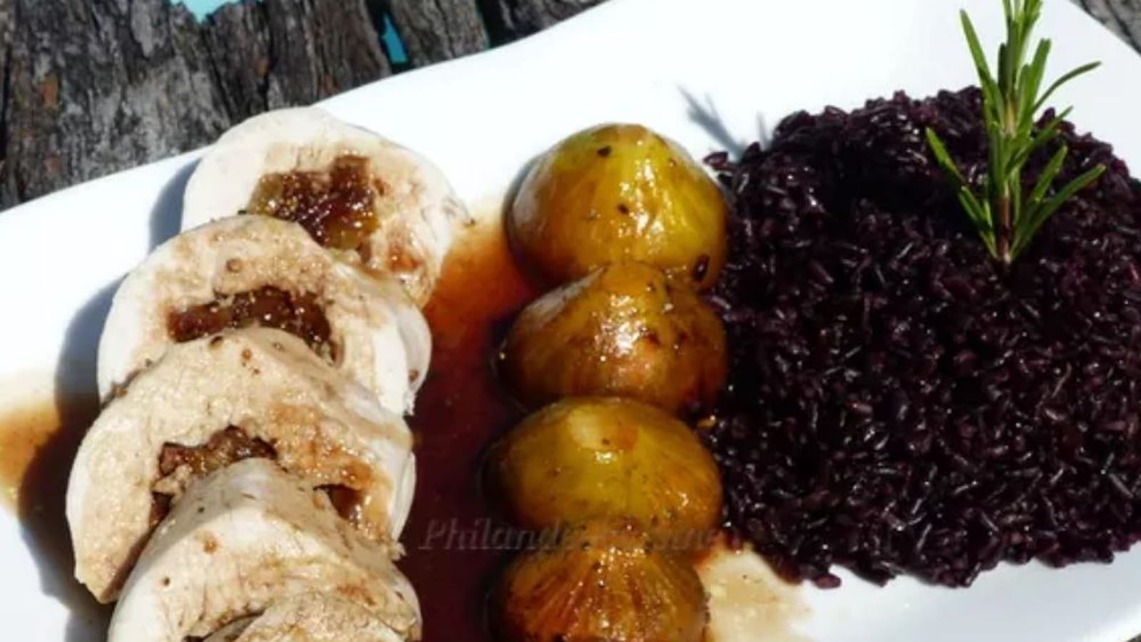 Ballotine de poulet aux fruits secs et ses figues au jus