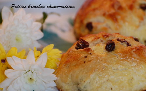 Petites brioches rhum-raisins