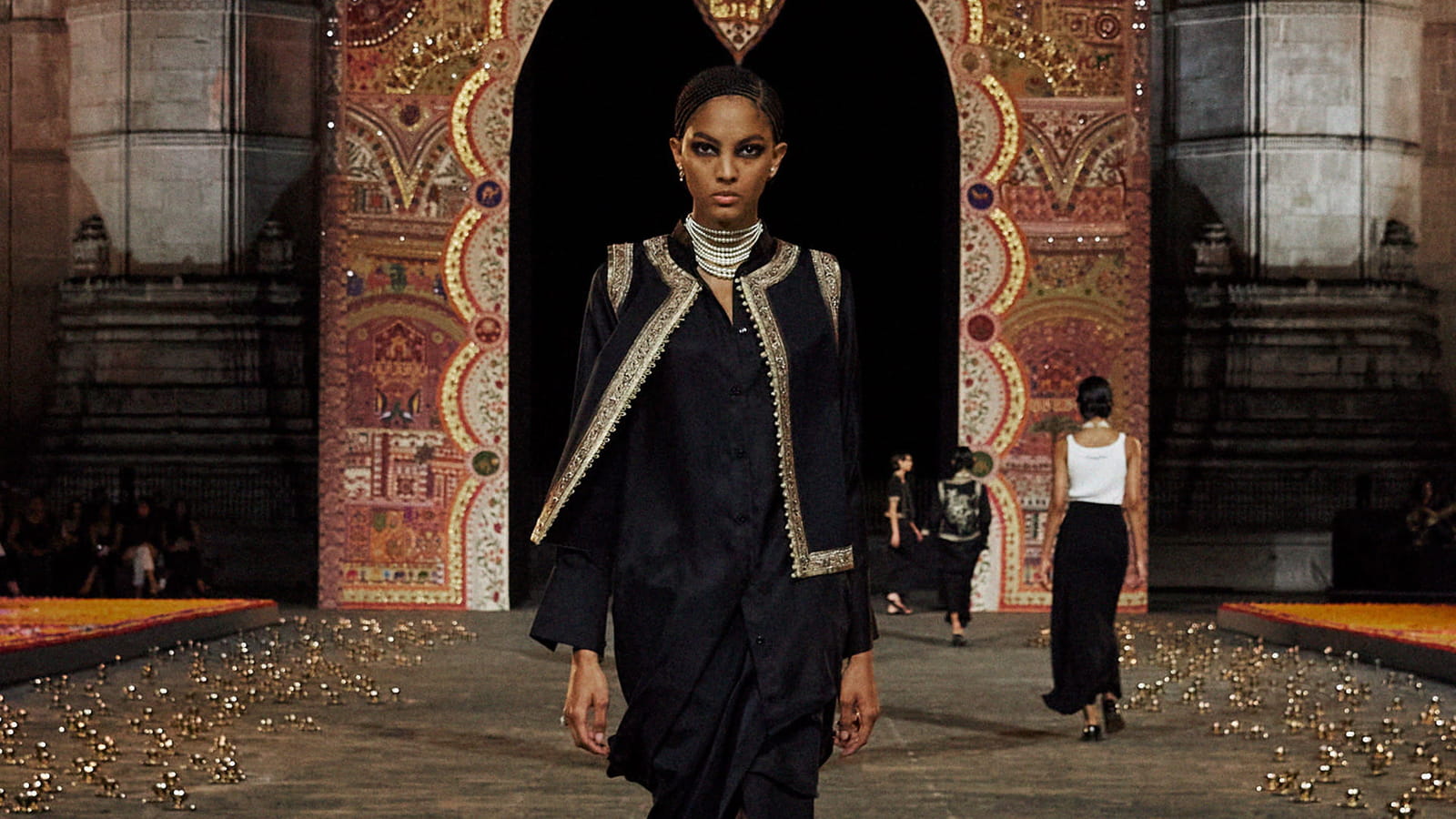 Look 10