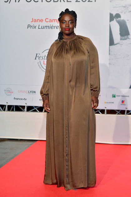 A&iuml;ssa Ma&iuml;ga en robe longue