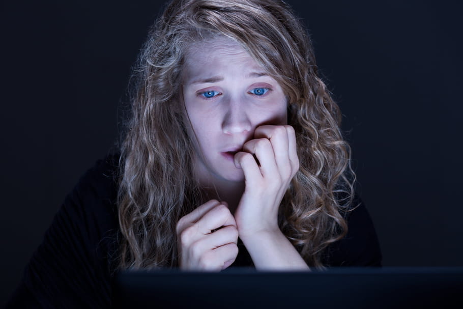 La jeunesse face au X : que fait l'Etat contre les contenus pornos ?