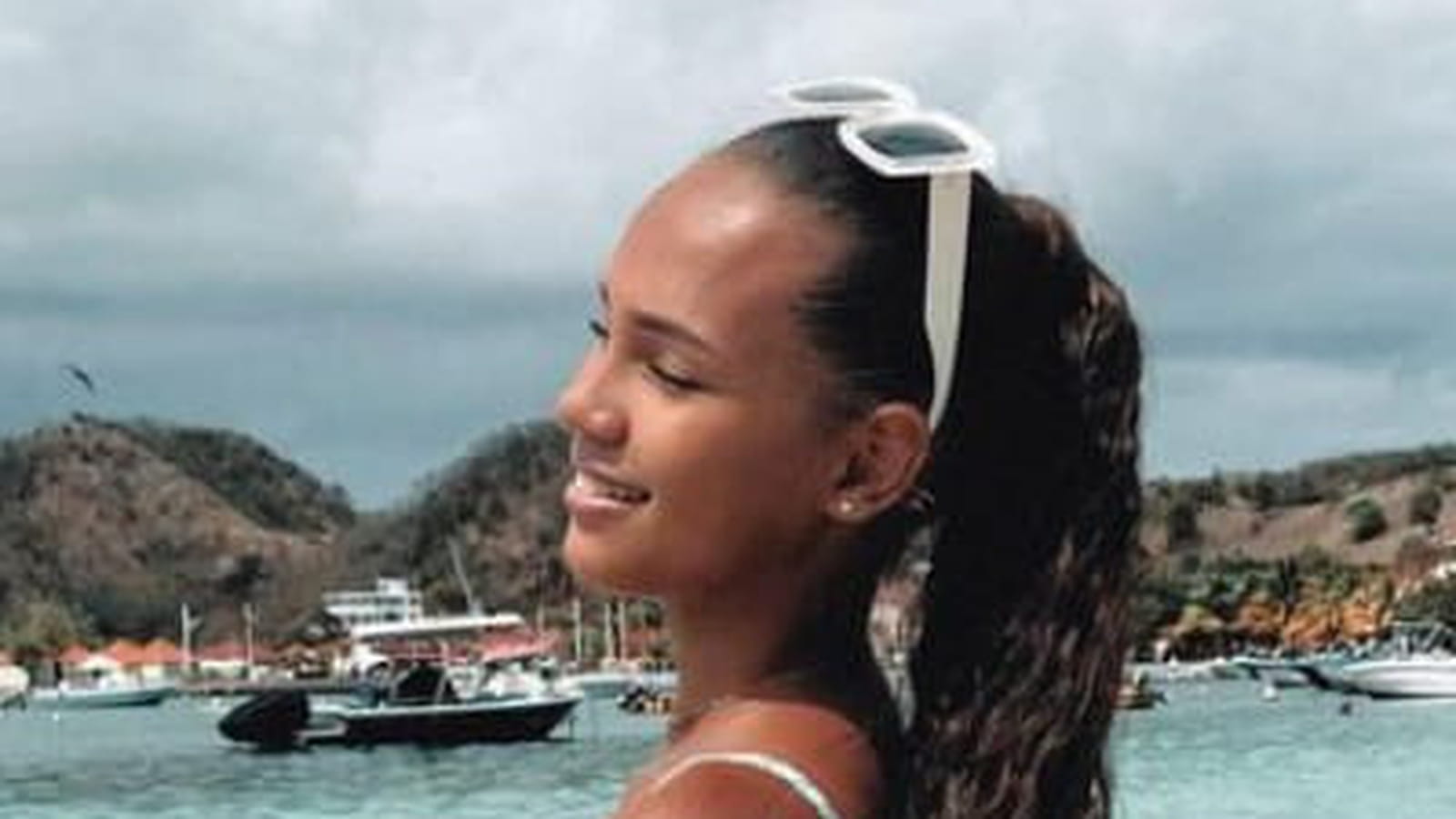 Indira Ampiot au naturel