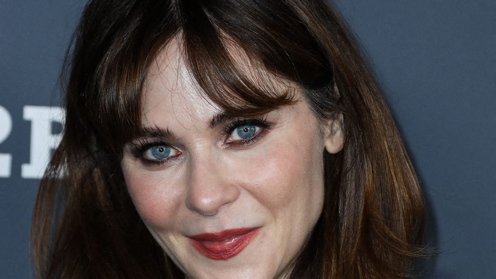 Zooey Deschanel en brune