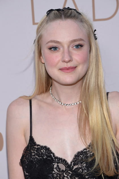 Stars et coloration&nbsp;: Dakota Fanning en blonde