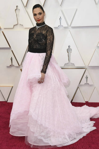 Gal Gadot en robe dentelle et tulle