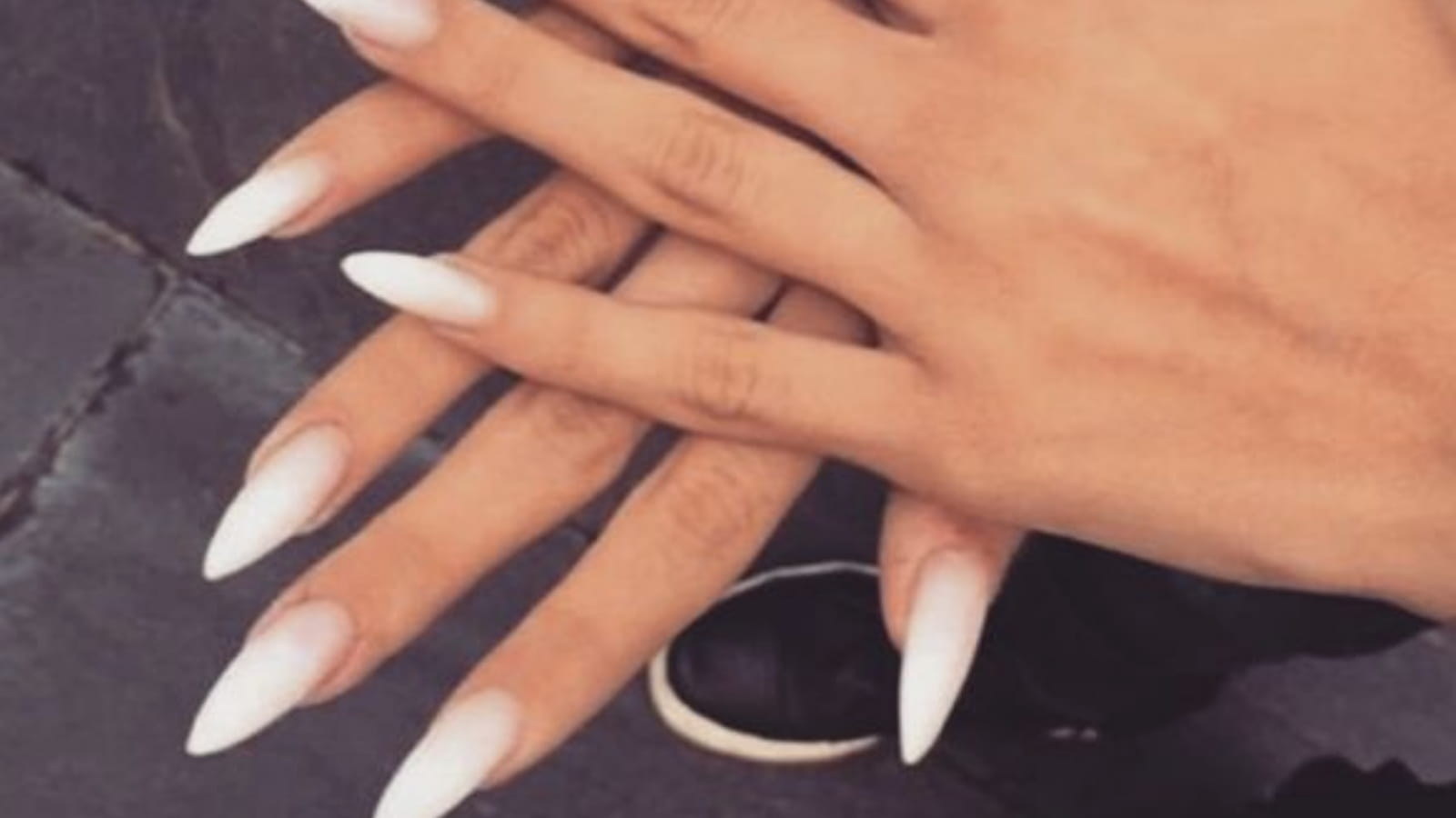 Des ongles blancs dégradés