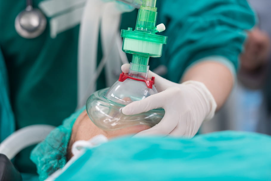 Une anesthésiste alcoolique, jugée pour la mort d'une patiente